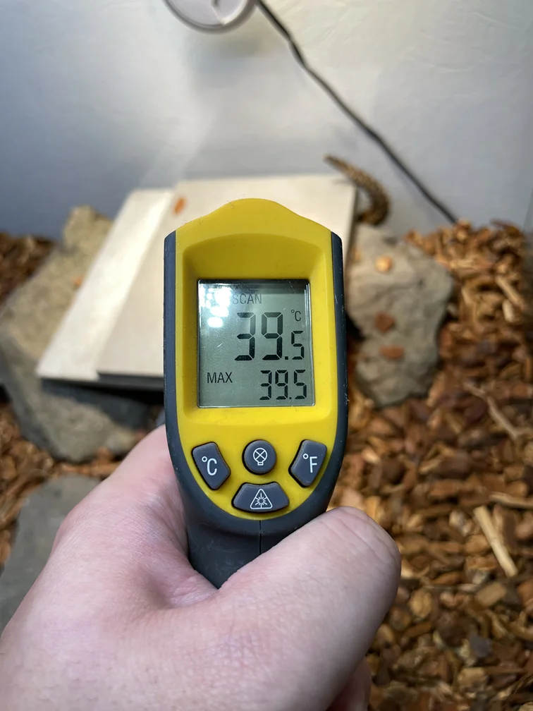 スポット気温、平時はだいたい38℃から40℃になるように設定